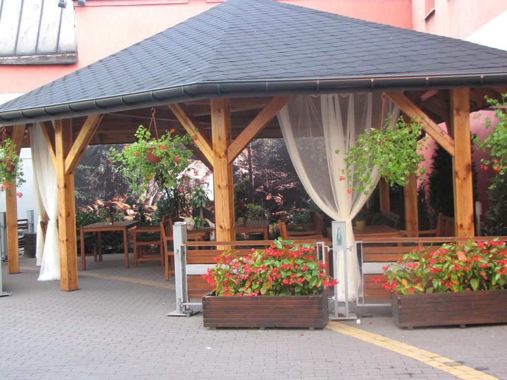 Aviator Hotel Restauracja & Spa Pabianice Exterior foto